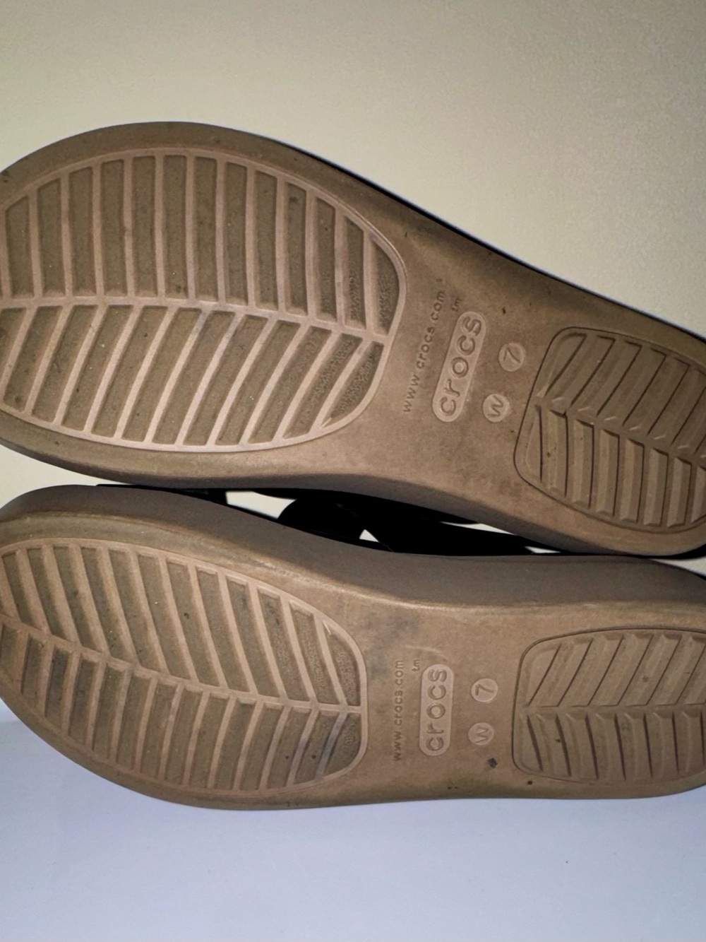 Crocs Brooklyn Low Wedge Sandals Black & Brown US 7 - Picture 12 of 12